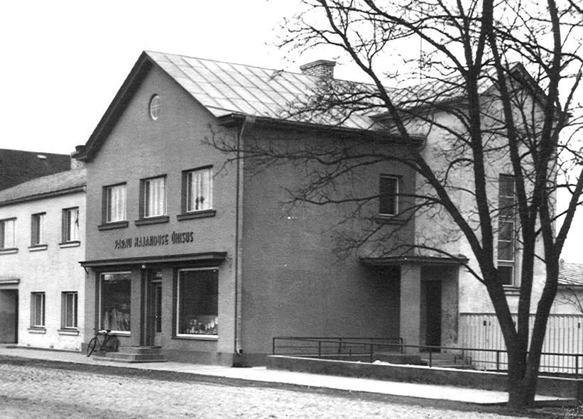OKTOOBER 2011 5 Olev Siinmaa (kuni aastani 1936 Oskar Siiman) oli eesti arhitekt ja sisekujundaja. Ta sündis Pärnus 12. nov 1881. 1911.a. läks Saksamaale arhitektuuri õppima.