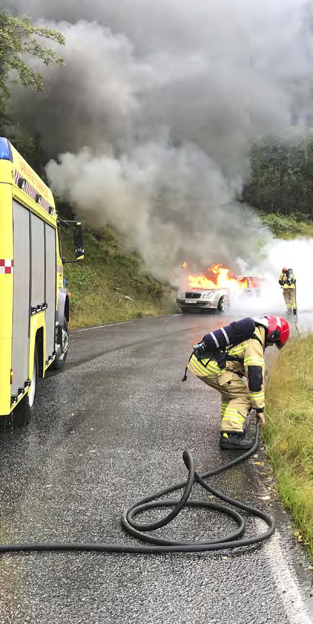 Et ras var gått i et boligområde, og ett hus rammet. Alarmen gikk umiddelbart til nødetatene, som rykket ut til en uoversiktlig situasjon. Den første telefonen ringte hos politiet kl.