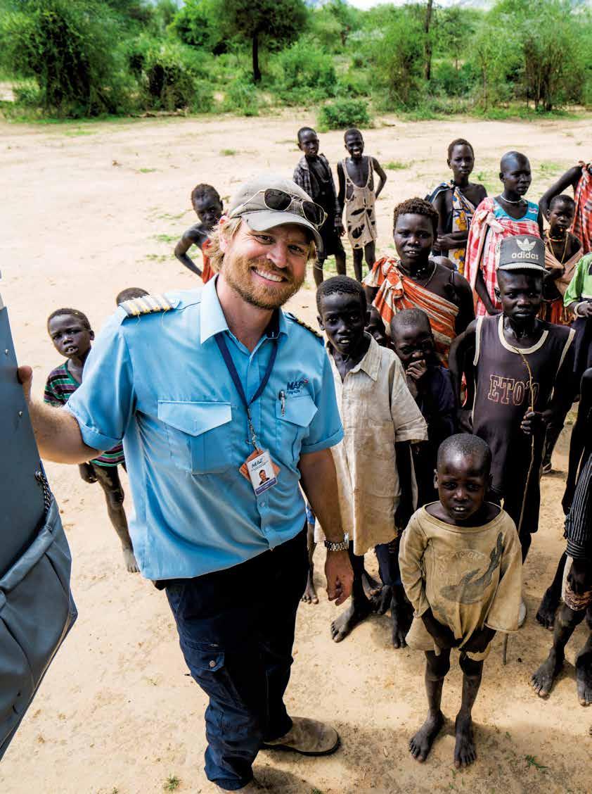 / min jobb / Vingenes herre EIVIND LINDTJØRN FLYR MISJONÆRER OG NØDHJELP TIL NOEN AV AFRIKAS MEST AVSIDESLIGGENDE PLASSER.