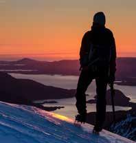 Pass på at de et og drikk godt på toget før me spenner på oss skia på Uppsete. Frå Uppsete går me til Kaldevasshytta, ca 3 timars tur. Der overnattar me frå laurdag til måndag.