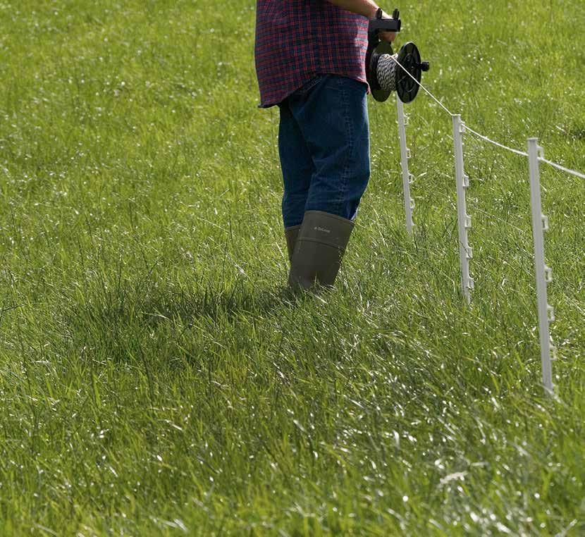 Stolper Hvilken stolpe man skal velge avhenger av grunnforholdene, hvor ofte gjerdet skal flyttes og type dyr som skal inngjerdes.