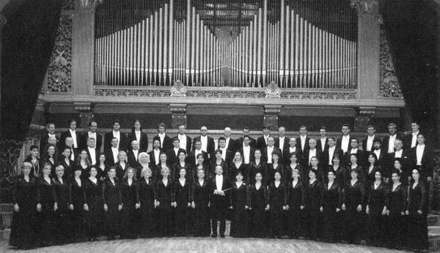 Corul Filarmonicii George Enescu 60 de ani de la fondare Tradiţia corală din România a depășit 200 de ani de existenţă, primele formaţii vocale bărbătești semnalându-se în sânul bisericii ortodoxe
