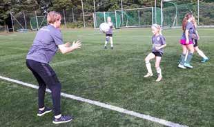 LURA ILs FOTBALLSKOLE Det er fotballfritidsordningen til Lura IL som arrangerer fotballskolen like før skolestart.