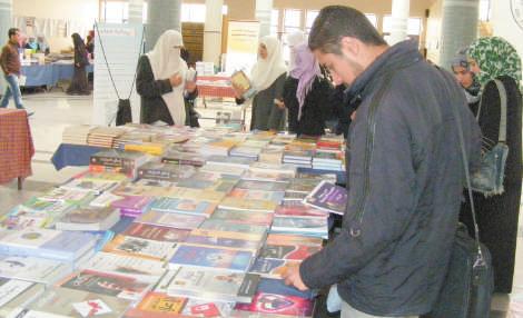 ومصطفى محمود والتى تعد برز العناوين التى شهدت إقباال جماهيريا كبيرا لرواد معرض الكتاب.