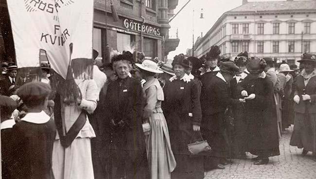 راه پیمایی برای حق رأی دهی زنان در سال 1918 در سویدن عکس از: انا بکلند Backlund( )Anna موزیم نوردیک رشد دموکراسی در سویدن رویداد های مختلفی باالی رشد دموکراسی در سویدن و چنان که امروز جامعه سویدن به