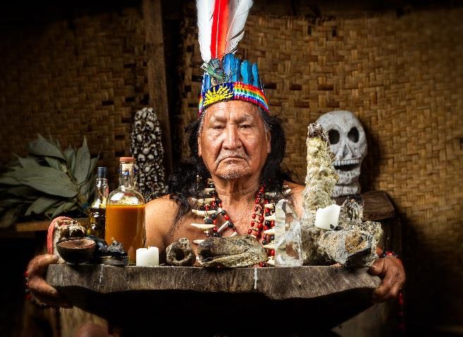 På ettermiddagen besøker vi Iluman hvor vi får møte en tradisjonell medisinmann som bruker urter som medisin. Lunsj underveis. Retur til Otavalo.