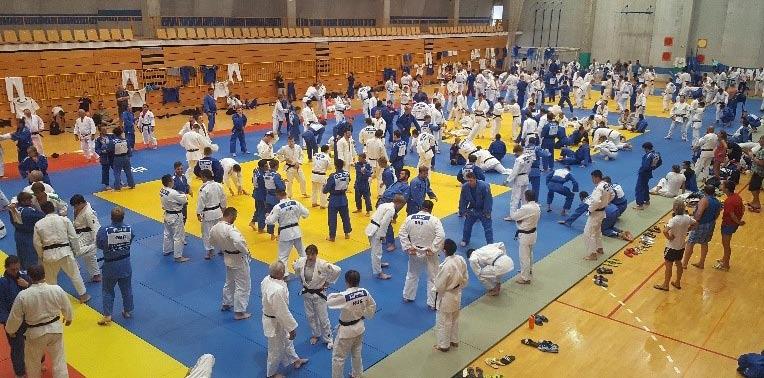 Slovenije, Srbije, Švice, Turčije in Velike Britanije. Načeloma so judoistke in judoisti trenirali ločeno, nekaj treningov je bilo skupnih, nekaj individualnih.