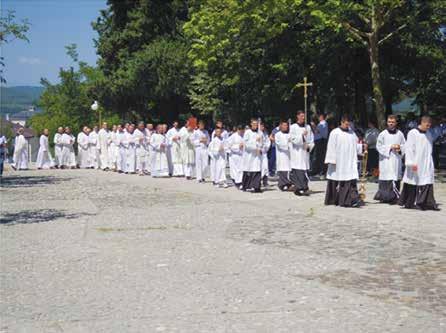 MLADA MISA FRA IVANA PENAVIĆA U nedjelju, 3. srpnja 2016., u samostanu na Širokom Brijegu svoju mladu misu u 11 sati proslavio je fra Ivan Penavić.
