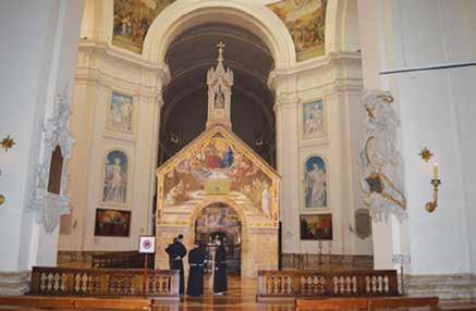 Smjestivši se, otišli smo posjetiti crkvu sv. Damjana. Sljedećih dana još smo posjetili i ostala svetišta vezana uz Franjin život: Greccio, Rivotorto, La Forestu, Poggio Bustone, Fonte Colombo.