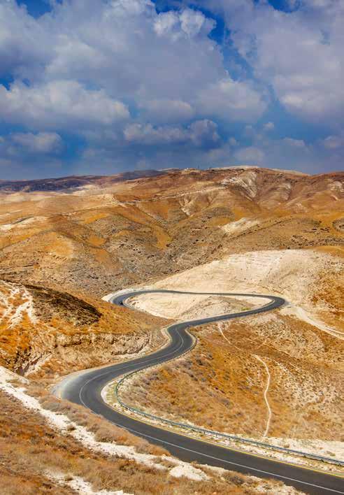 יישום והטמעת האחריות החברתית בכל רובדי הפעילות תפישה זו מיושמת באמצעות התוכנית לקיימות ואחריות תאגידית, המבוססת על חמישה היבטים ארגוניים עיקריים: מבנה וסמכויות התוכנית לקיימות ואחריות תאגידית מנוהלת