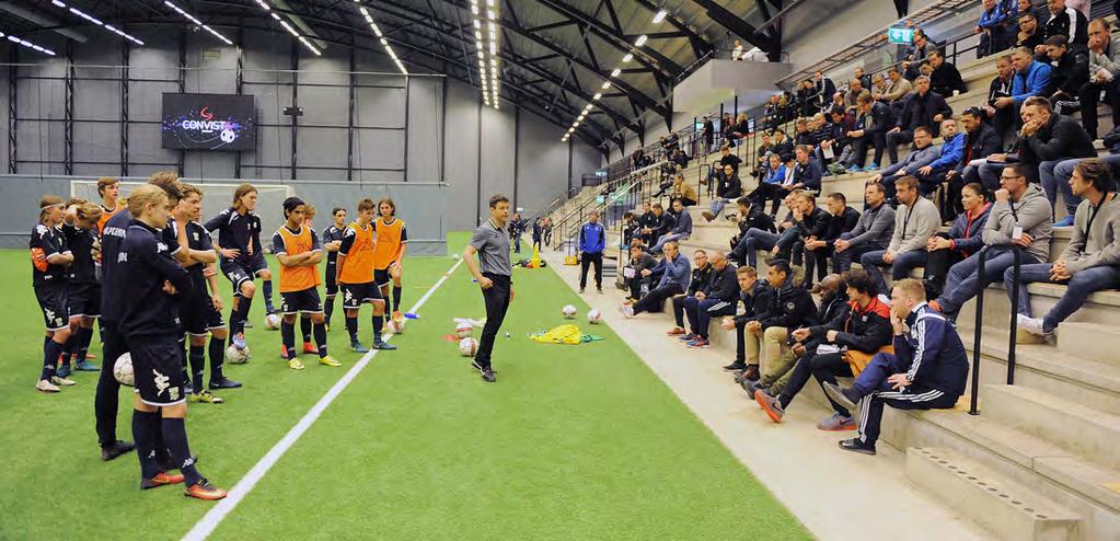 INSPIRERENDE: Paul McGuinnes var en av de inspirerende bidragsyterne under den første Nordiske Fotballtrenerkonferansen i Prioritet Serneke Arena i Göteborg. Han kommer tilbake i januar.