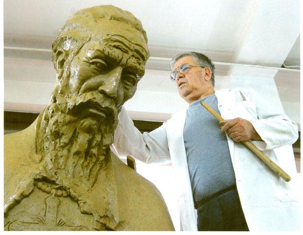 Балканот и во светот Томе Серафимовски, македонски скулптор, е роден на 14 јули 1935 година, во с. Зубовце, Македонија. Основното образование го завршува во Гостивар.