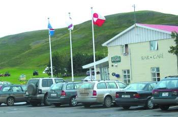 Sum tað eisini varð greitt frá, var tann føroyski íslendingurin, Elias, komin úr Reykjavík, og var tað eisini honum fyri at takka, at so frægt spurdist burturúr.