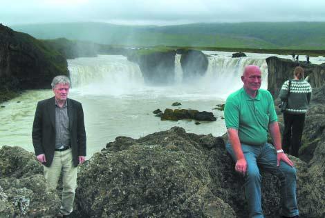 Hetta hevði verið væl styttri, men mjørki í erva gjørdi, at farast mátti ta meira vanligu leiðina fram við Norðurlandinum, har vit eisini komu til Akureyrar.