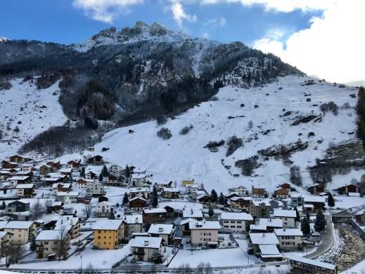 Vals Vals er ein kommune som ligg i distriktet Surselva i kantonen Graubünden.