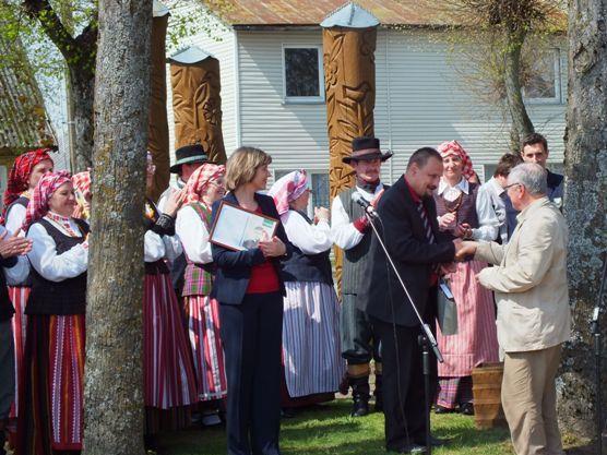 Knygos muziejaus fondų. Pristatyme dalyvavo knygą išspausdinusios S. Jokužio leidyklos-spaustuvės atstovai. Gegužės mėn. skyriaus darbuotojai dalyvavo A. Baranausko ir A.