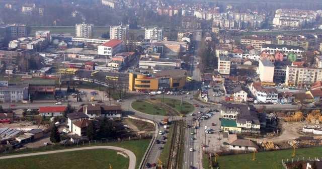 Općina Iližda, površine je 162 km 2, zauzima centralni dio Kantona Sarajevo, sa pravcem pružanja sjeverozapad- jugoistok.