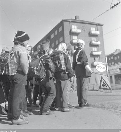 Husk at du ALLTID SKAL STOPPE for skolepatruljen! Bli Lions-medlem! Opplev samholdet! Lions er en verdensomspennende, frivillig organisasjon med rundt 11.400 medlemmer i Norge.