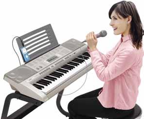 Keyboardet er også utstyrt med samplingsfunksjon via den innebygde mikrofoninngangen (mikrofon medfølger) og audioinngang som kan brukes til å koble til en MP3- eller CD-spiller.