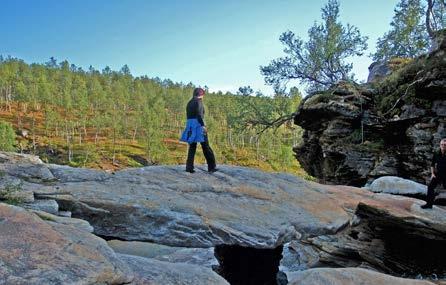 FJELLBRUA 100 moh Fjellbrua er ei naturlig fjellbru over Sandselva som er tilgjengelig for de aller fleste. Gradering: Fra Sand: Blå. Fra Nordheim: Grønn Lengde (én vei): Fra Sand: 5,5 km.