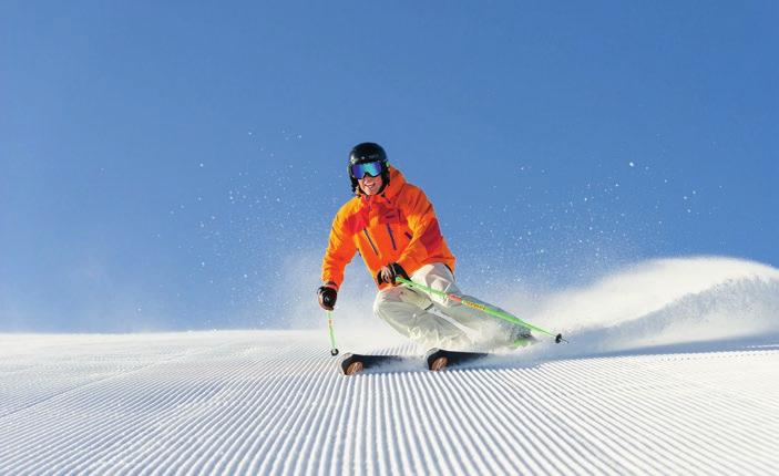 På begge sider av fjellet finnes godt utbygde skiområder med en rekke