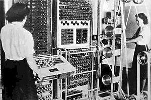 Vakuumrør (forts) Radiorøret var enerådende i elektronikk frem til 50-tallet Den første moderne datamaskinen (von Neumann-arkitektur) var Colossus