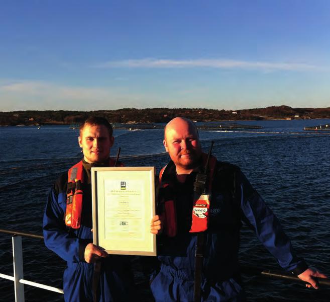 Stolte medarbeidere på Hogsneset Nord, Lerøy Midt, da de mottok ASC sertifikatet. LERØY NR.