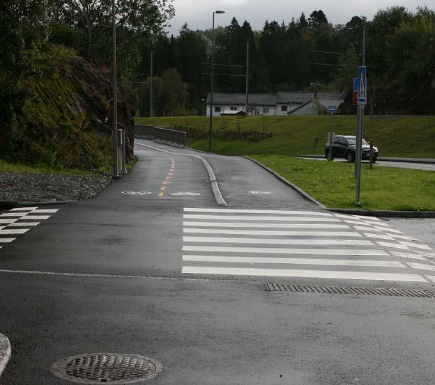 DAGENS SITUASJON Forhold for gående og syklende Sykkelvegen på Osbanelinjen er en hovedrute for sykkeltrafikk fra søndre deler av Bergen til Bergen sentrum.