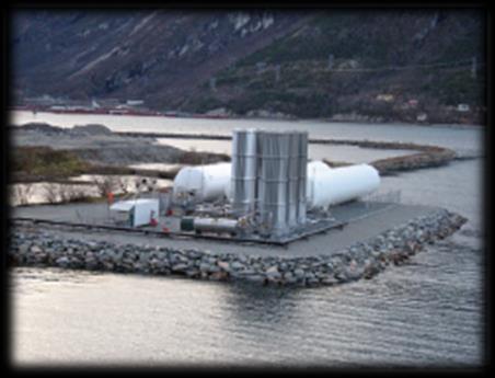 Hydro Sunndal varsles om lag 10 dager før anløp for å planlegge sikkerhetssone rundt gasstankeren ved lossing og lasting. Naturgass Hovedkomponenten i naturgass er metan, CH4.