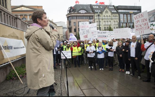 Hva omfatter ytringsfriheten: Ytre seg på egne vegne Uttale seg og uttrykke seg på annen måte Opplysninger, ideer, meninger, budskap