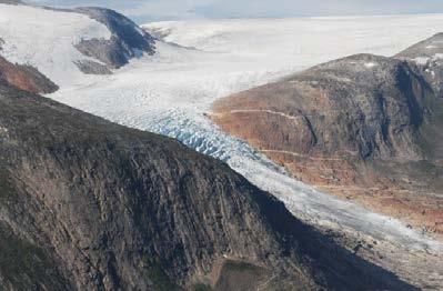 Lappbreen (LO 2219) og Fingerbreen (LO 2216) svinger seg ned fra Austisen til Blakkådalen (Klasse 4) Landskapskarakter De fleste landskapsområdene i fylket er sidedaler med brearmer som er utløpere