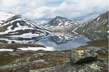 Sandvatnet i Gildeskål. LO 2279 klasse 4 Kjerringvatnet i Hattfjelldal. LO 1080 klasse 4 FOTO: Kjell Sørensen/Google.