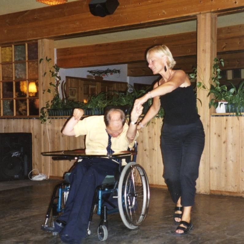 Aldring og funksjonshemming De fleste funksjonshemmede er eldre Eldre funksjonshemmede regnes ikke som funksjonshemmede Inkluderes ikke i kampen for funksjonshemmedes rettigheter