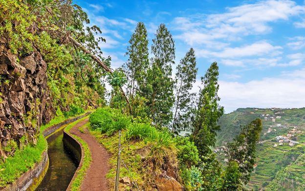 Levada do Norte. På denne stien får vi vakre utsikter over sørvest-kysten.