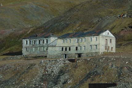 28 29 Kulldriften har hittil dannet basis for den sovjetiske og senere russiske tilstedeværelsen på Svalbard.