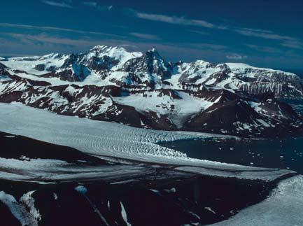 Spitsbergen var å regne som ingenmannsland frem til øygruppen ble underlagt norsk suverenitet 14. august 1925.