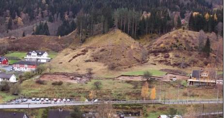 SOGNDAL KOMMUNE Planomtale for Nedrehagen Alt 2: Køyreveg med fortau i høve VVA norma Foto av planområdet.