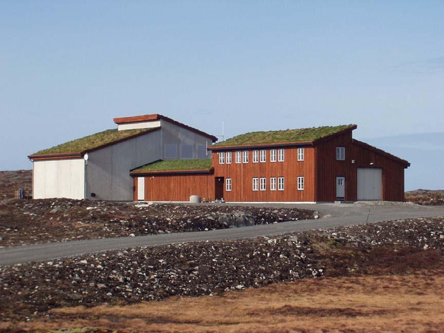 Utbyggingsplanene Hammerfest vindpark Figur 6.5 Eksempel på transformatorstasjon og servicebygg. Bildet er hentet fra transformatorstasjonen/servicebygget i Smøla vindpark.