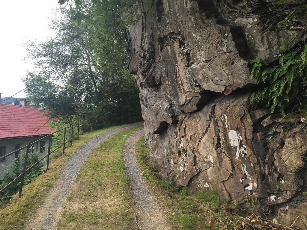 tilfredsstillende at sikkerhet for veien bør være i samsvar med sikkerhetsklasse S1, med krav om største nominelle årlige sannsynlighet for skred på 1/100.