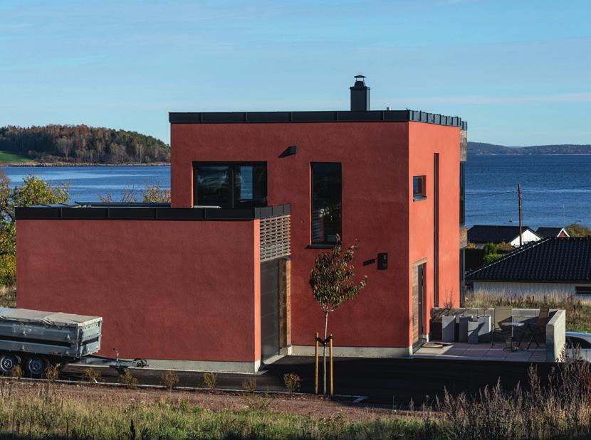 Flott utsikt mot Oslofjorden i øst og gode solforhold mot vest ENEBOLIG TOLVSRØD Tønsberg KB ARKITEKTER AS Tekst: Ingrid Sporsem Foto: nispe@mac.