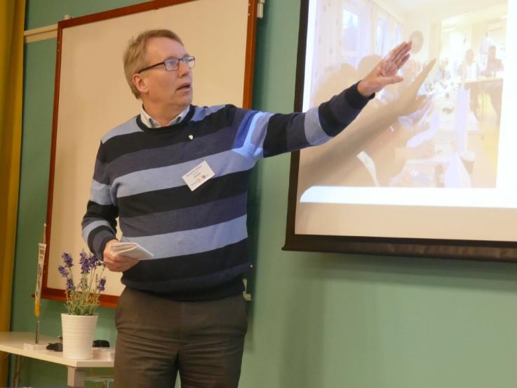 Ole Morten holdt et interessant foredrag, der han avsluttet med at han håper å se mange rotarianere på distriktets seminarer om dette temaet, se bildet nedenfor.