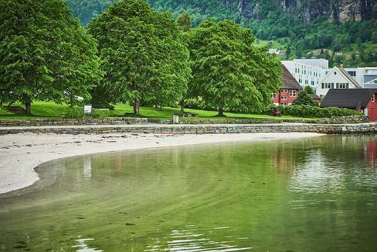 Planlegging Det skal som hovudregel stillast plankrav til nye byggeområde i strandsona.