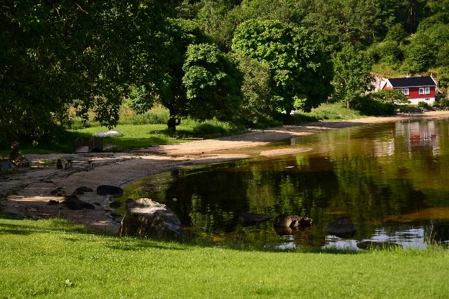 Dette området er registrert som regionalt verdifullt område for friluftsliv (FINK 1 ). Figur 18 Utsnitt av temakart viser markering av friområdet med badeplass og parkområde.