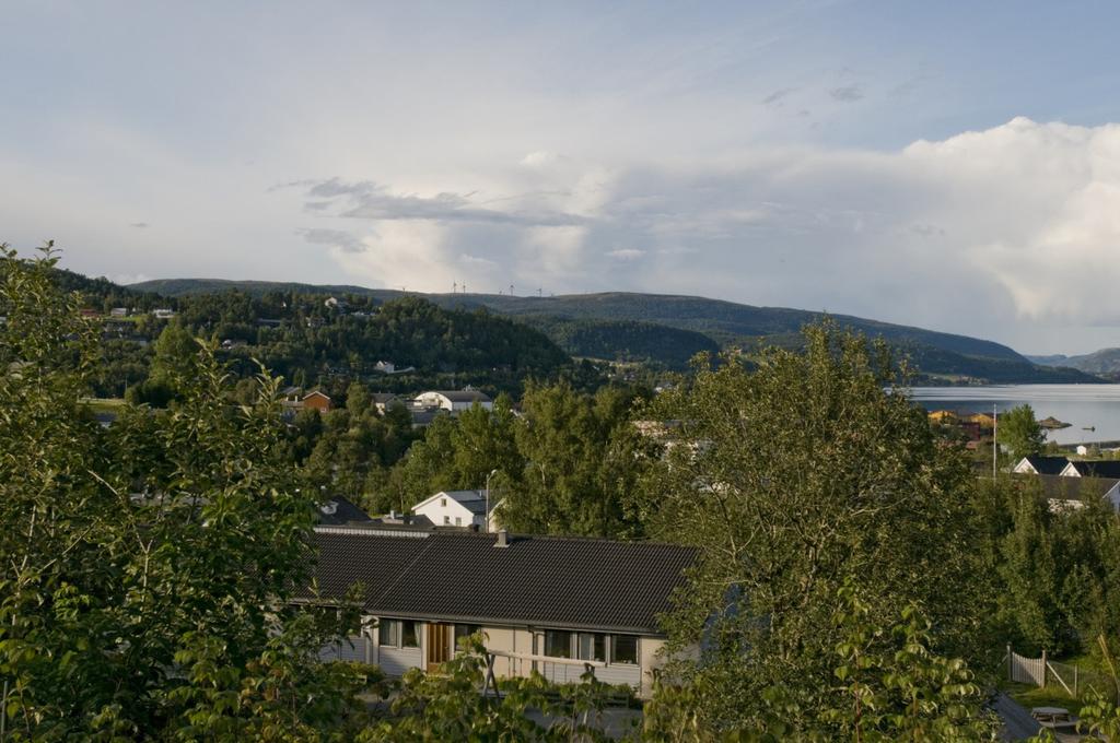 Figur 8: Vindparken sett fra Kyrksæterøra. Nærmeste turbin er 10 km unna. Foto: Einar Berg.