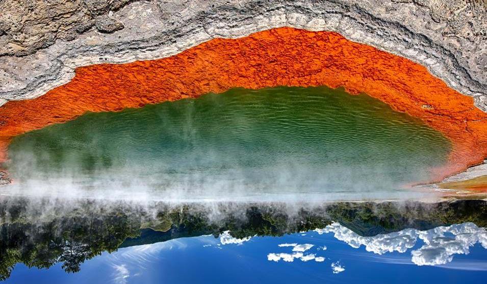 Champagne Pool, Wai-O-Tap - Aktivitetsferie på New Zealand 30 km utenfor Rotorua ligger New Zealands største og mest fargerike geotermiske område, Wai-O-Tapu, som har blitt til etter flere tusen års