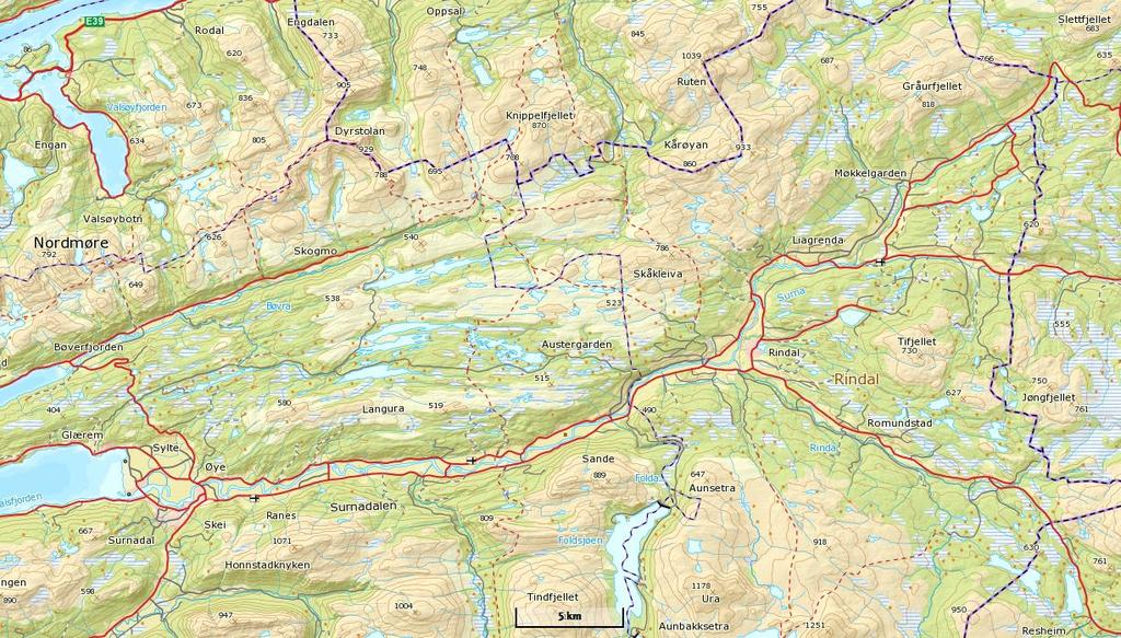 omtrent 32 km lang fra samløpet med Rinna og ned til sjøen. Sideelvene Bulu, Folla og Vindøla renner alle inn i Surna fra sørøst nedenfor samløpet med Rinna.