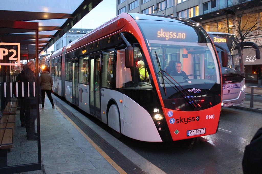 4.3 Metrobuss 4.3.1 Holdeplasser, omstigningspunkt og traséutbedringer Prosjektet Metrobuss infrastruktur fase 1 er et felles prosjekt for utbygging av holdeplasser, traséutbedringer og knute-og