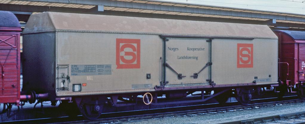 Isolertvogn Ibblps ibblps isolertvogn SKALA skala DESIGN design Isolertvogn Ibblps I årene 1979-81 bygget Strømmen Verksted 40stk godsvogner med isolert vognkasse for NSB.