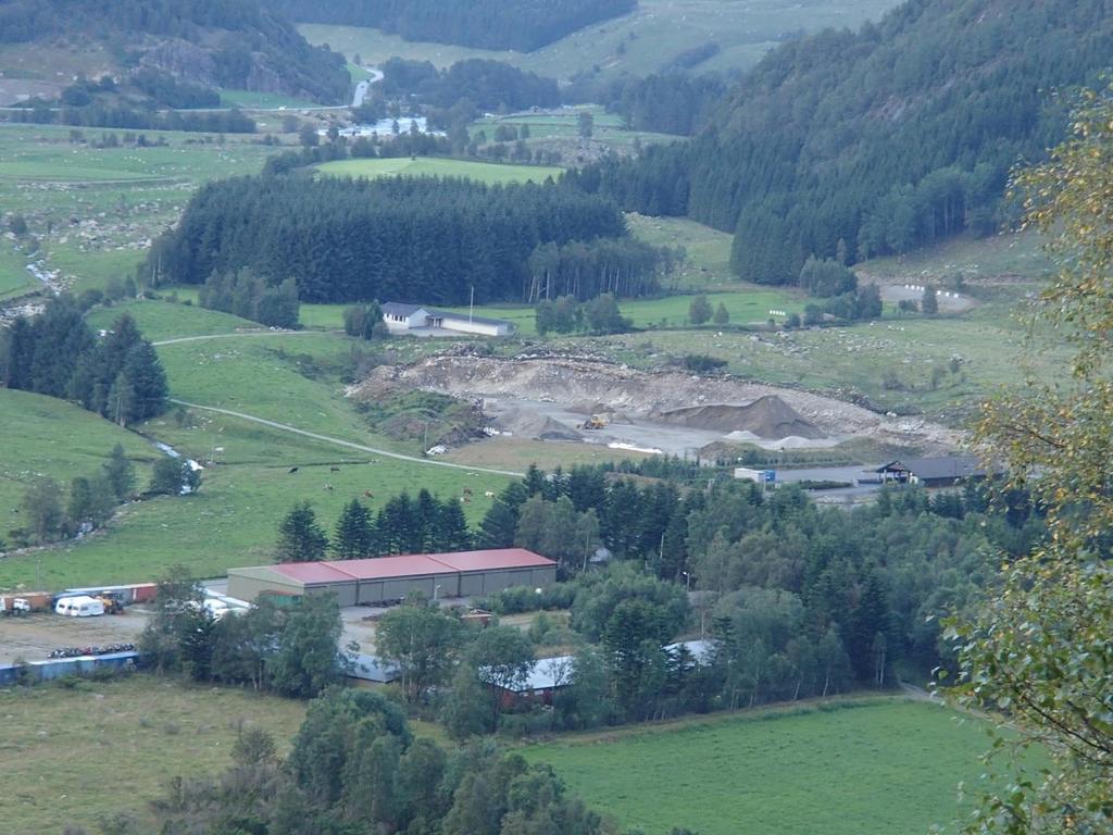 eksempel morenemateriale. Flomsituasjonen er derfor trolig av liten betydning for avrenningsproblematikken i området.