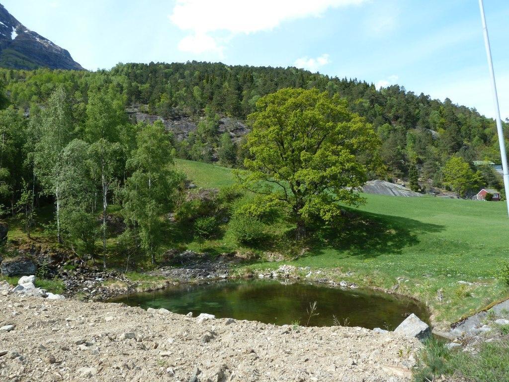 LANDBRUK Jordbruk Nedre del av vannveien skal gå i nedgravde rør og dette vil berøre dyrka mark ved Rymbill (figur 13). I følge markslagdata på nett (http://www.ngu.